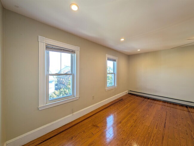 Foto del edificio - 41 Bay State Ave