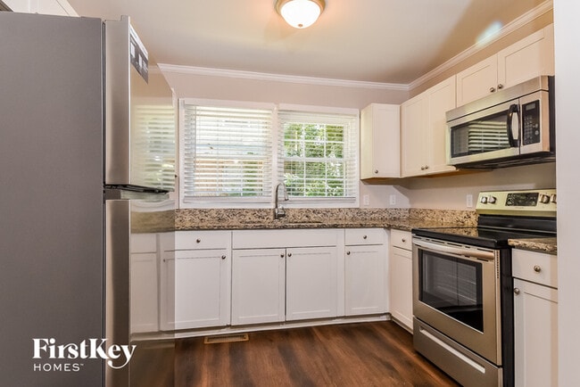 Building Photo - 2314 Killarney Dr