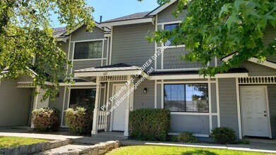 Building Photo - 417-423 Tiffany Dr