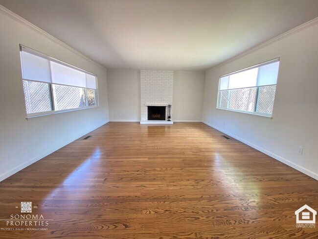 Foto del edificio - Charming 2bd/2ba House in Downtown Sonoma!