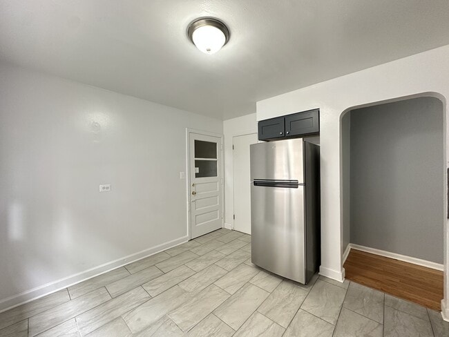 Building Photo - 6719 N California Ave