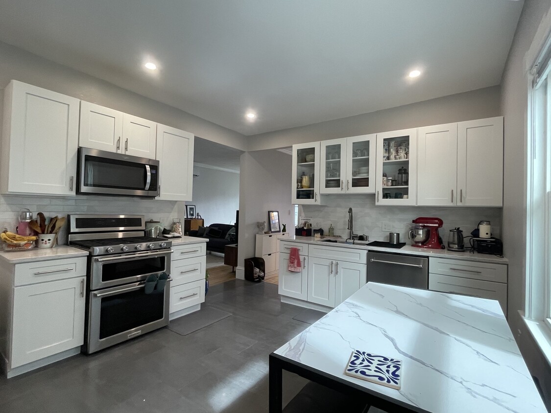 Foto principal - 12 Seven Pines Ave