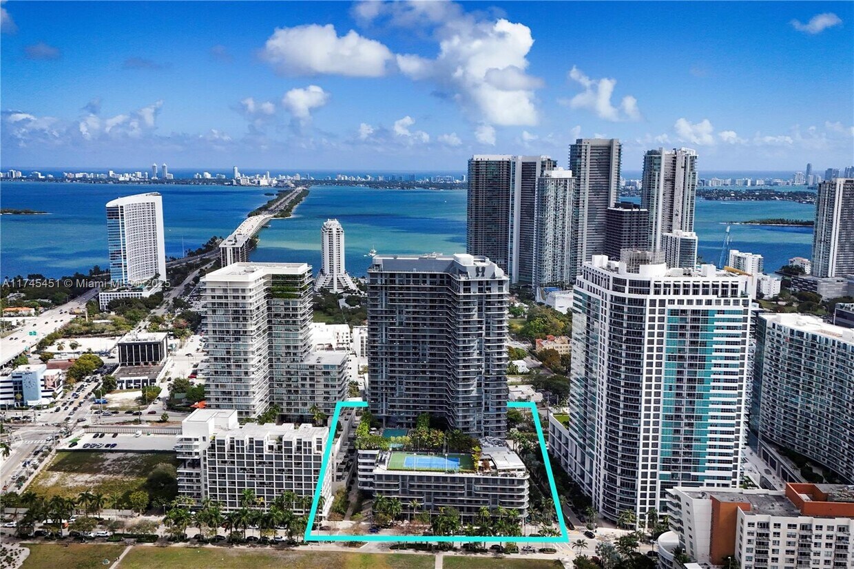 Photo - 121 NE 34th St (Miami, FL)