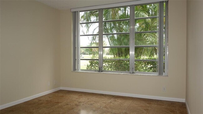 Foto del edificio - 3850 Oaks Clubhouse Dr