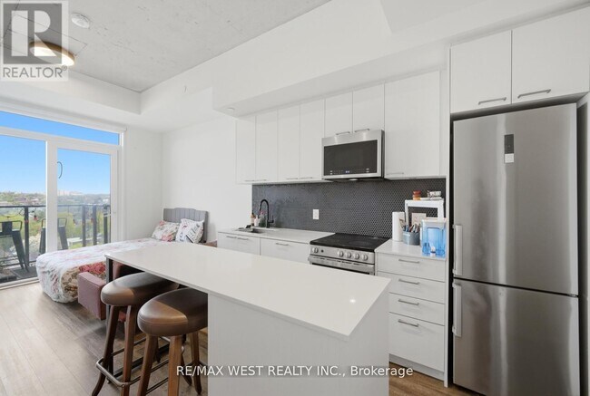 Building Photo - 1808 St Clair Ave W