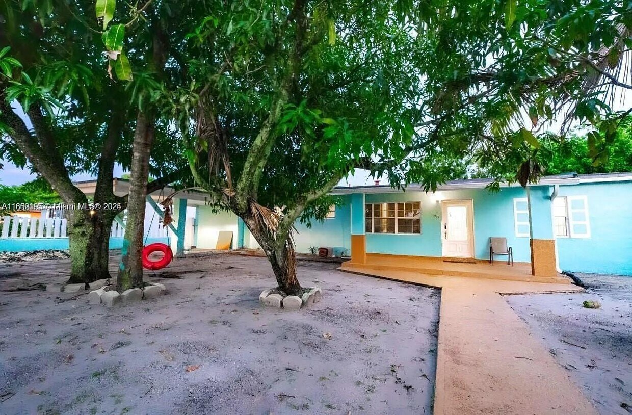 Foto principal - 15735 NW 28th Pl