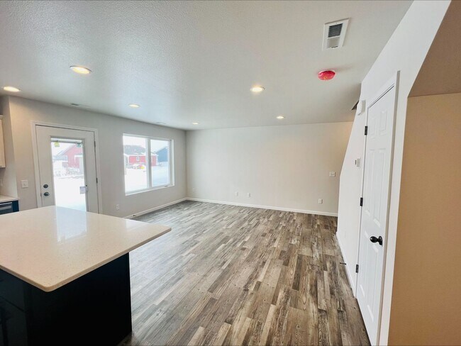 Foto del edificio - Move in ready!!