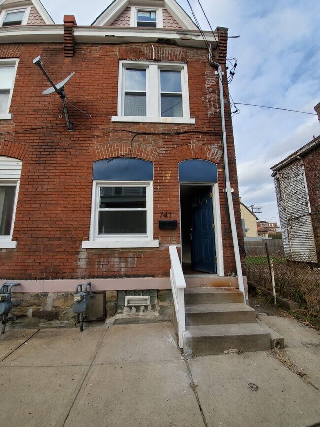 Foto del edificio - 741.5 Proctor Wy
