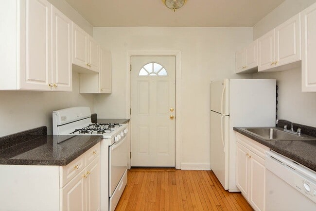 Building Photo - 2953 N Seminary