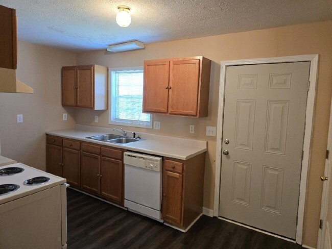 Building Photo - Jacksboro 37757 - 1 bed, 1 bath villa - Ca...