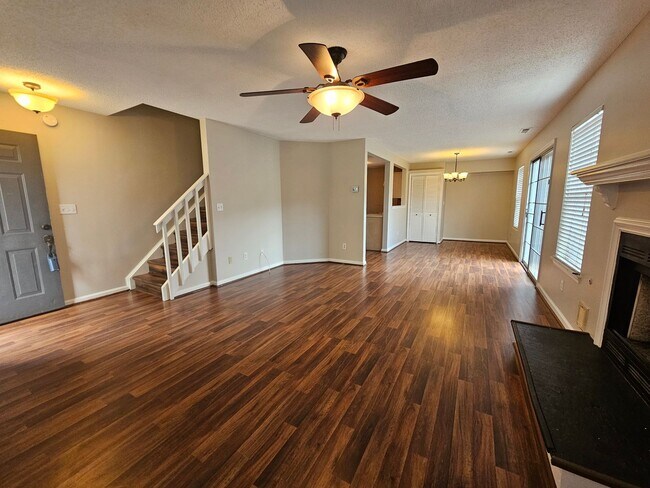 Foto del edificio - Lake Smith Condos