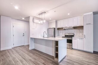 Building Photo - 9675 Av. Papineau