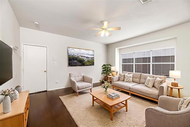 Building Photo - 9862 Red Cedar Dr