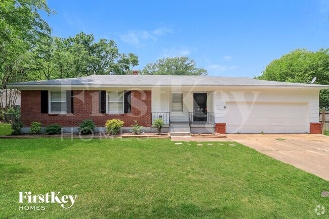 Building Photo - 3021 Chaucer Ln