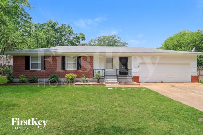 Primary Photo - 3021 Chaucer Ln