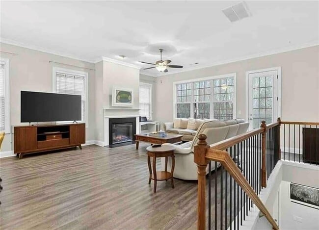 Foto del edificio - 2407 Tenor Ln