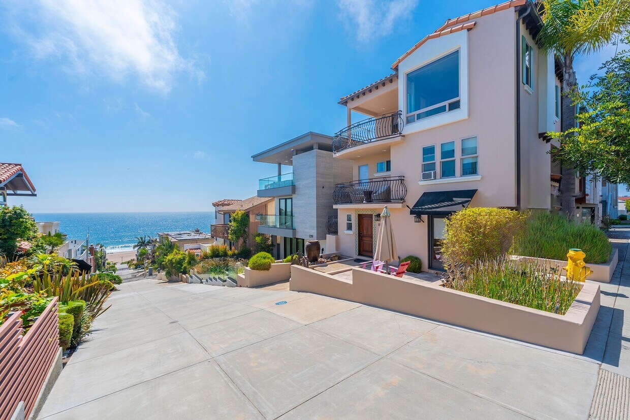 Primary Photo - Luxurious Beachside Living in Manhattan Beach
