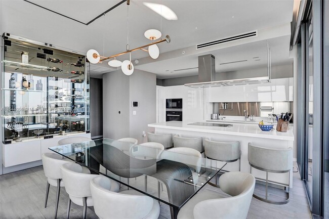Building Photo - 1000 Brickell Plz