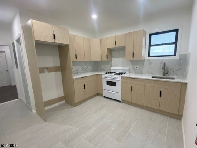Building Photo - 40 Speedwell Ave