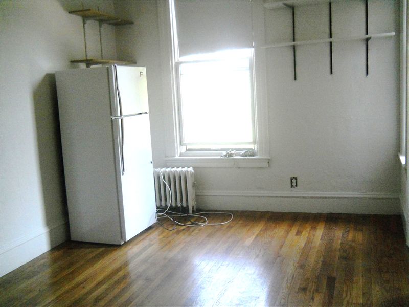 Primary Photo - 257 Gano St