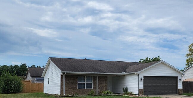 Foto del edificio - Three Bedroom Two Bath Home in Deerfield Farms Dayton, Indiana