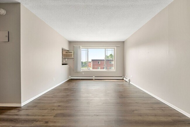 Foto del edificio - 3407-3417 65th Avenue N