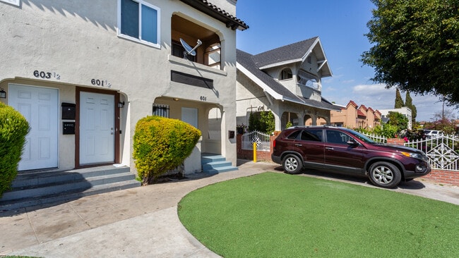 Foto del edificio - 601 W 49th St