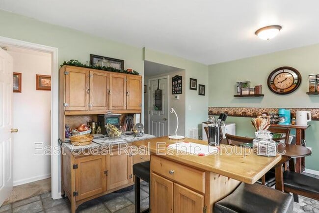 Building Photo - 121 E Rd