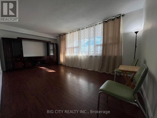 Photo du bâtiment - 1360 York Mills Rd