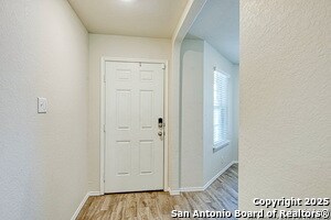 Foto del edificio - 8037 Falcon Meadow Dr