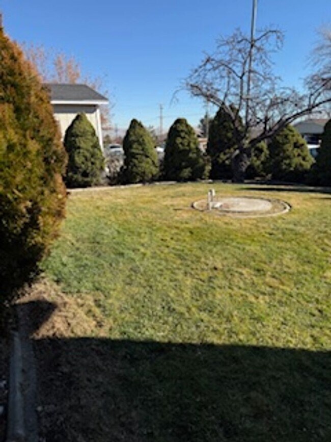 Foto del edificio - Three Bedroom Home Close to UNR