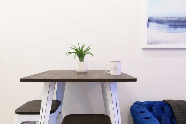 Building Photo - 240e E 75th St