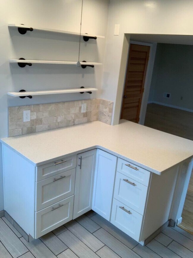 All drawers are soft close - 113 Oxford Sq