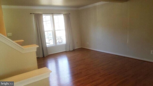 Foto del edificio - 9081 Falcon Glen Ct