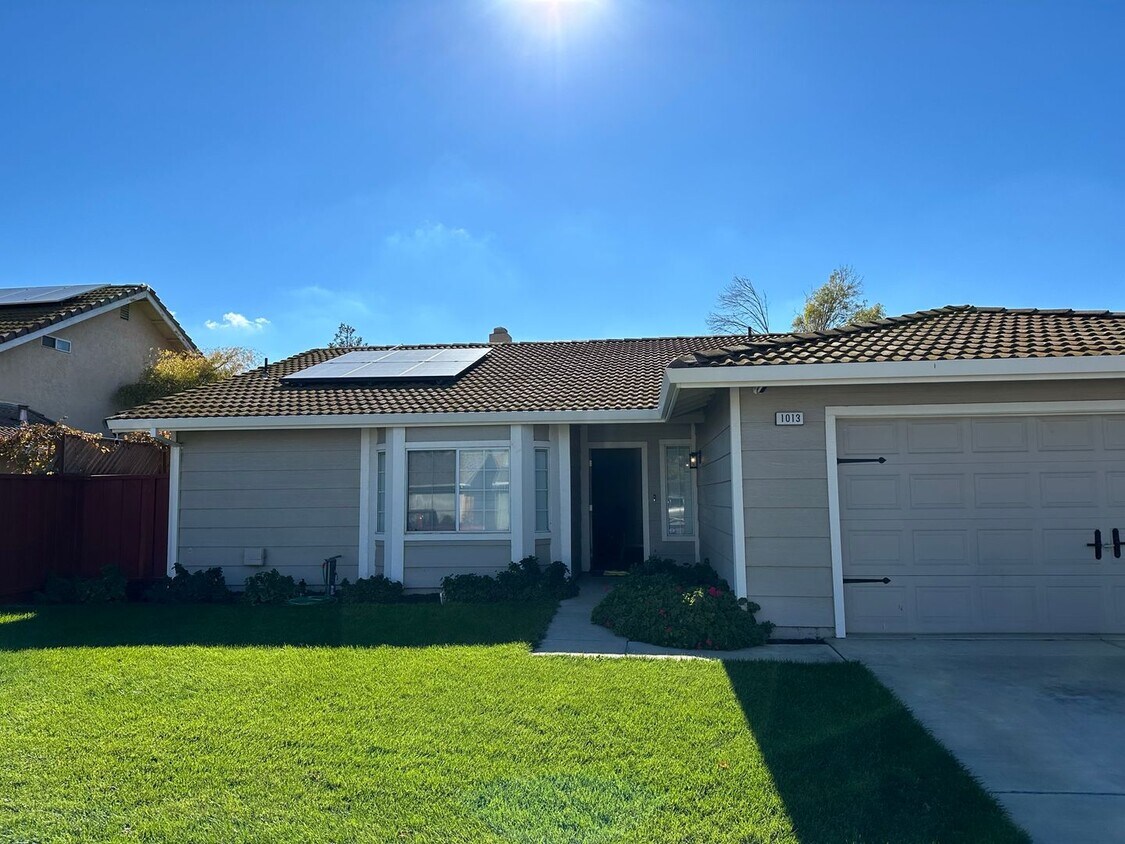 Primary Photo - Coming Soon! Beautiful 3-Bedroom, 2-Bathroom Home for Rent