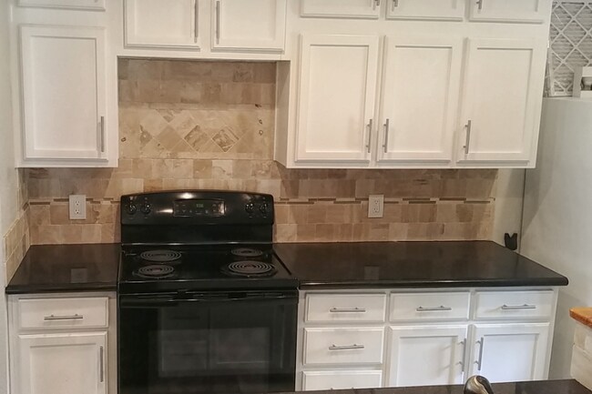 Building Photo - 317 Briarwood Dr