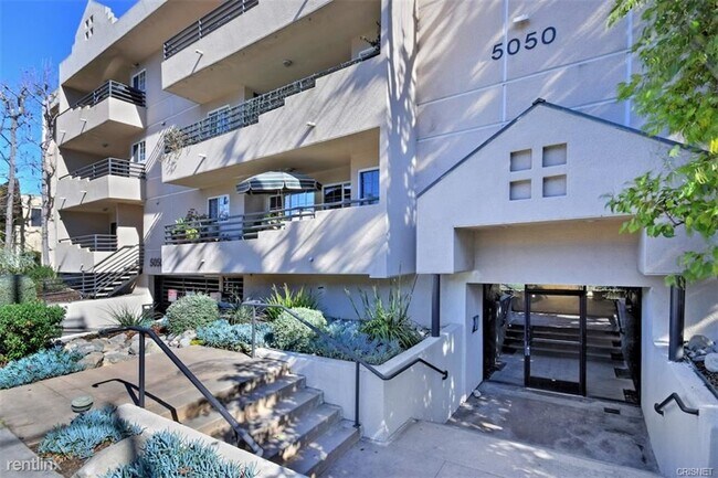 Foto del edificio - 5050 Coldwater Canyon Ave