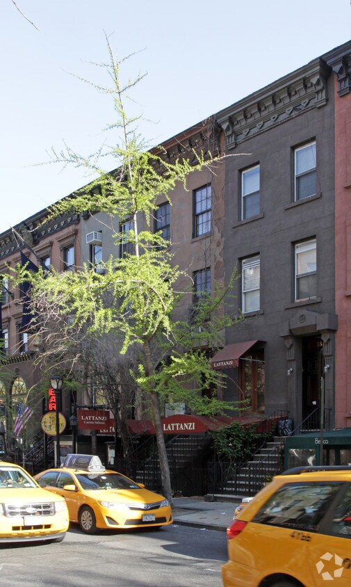 Foto principal - 361 W 46th St