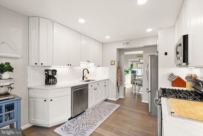 Foto del edificio - 7393 Colton Ln