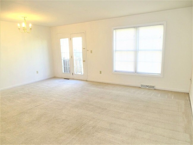 Building Photo - 6466 Lincoln Ct