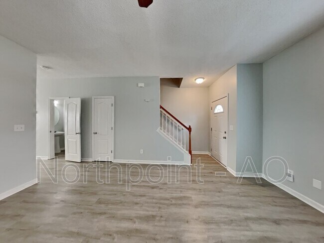 Foto del edificio - 8619 Thomas Ln