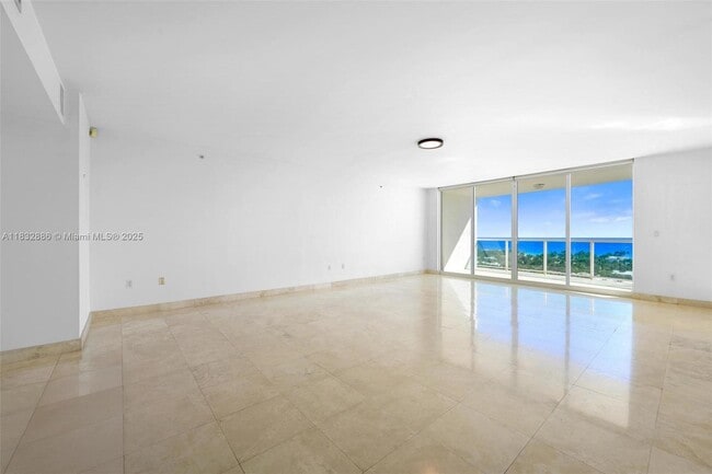 Building Photo - 20201 E Country Club Dr