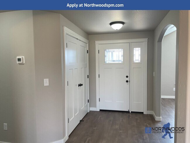 Building Photo - Gorgeous Newer Build  3 Bedroom 2 Bath Home