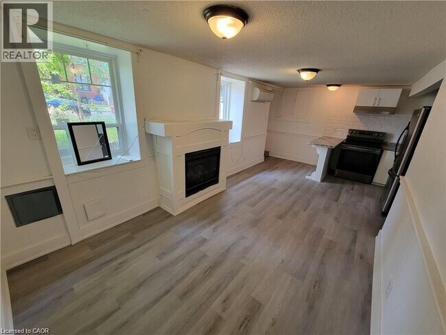 Photo du bâtiment - 98 West Avenue N