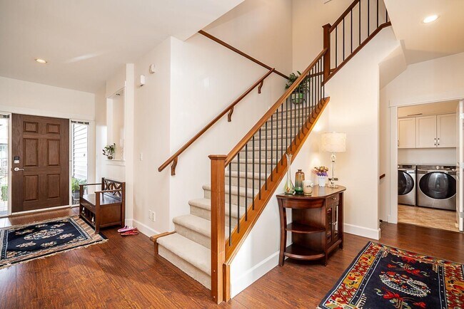 Photo du bâtiment - 20876-2083B 83b Ave