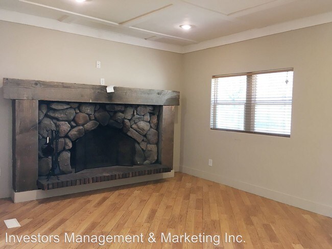 Building Photo - 3 br, 2 bath Apartment - 204 8th Street NW
