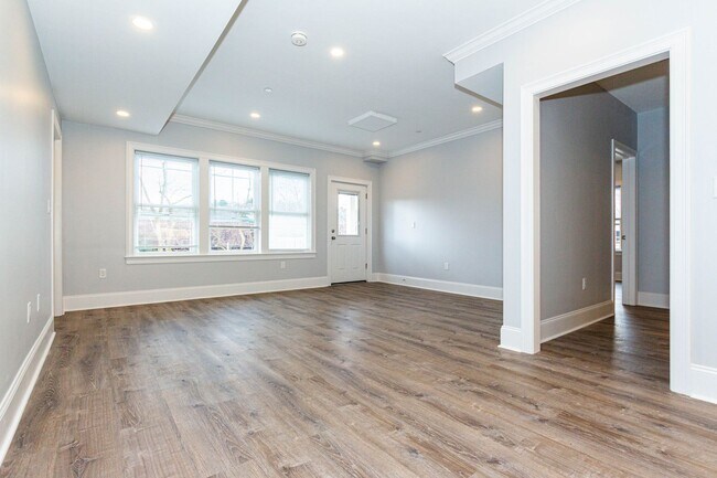 Building Photo - 122 Kenrick St
