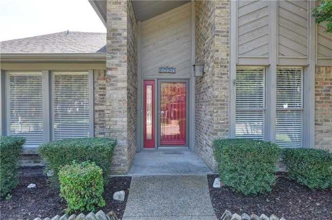 Building Photo - 6020 Daven Oaks Dr