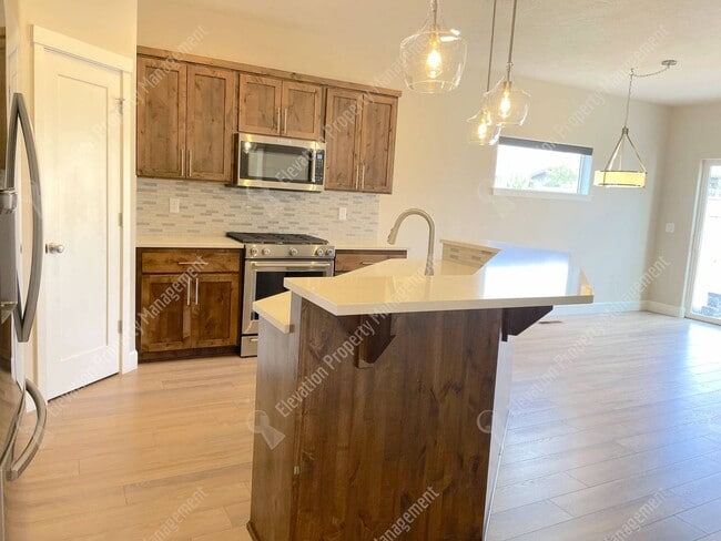 Building Photo - 3-bedroom home in Redmond with Huge Bonus ...