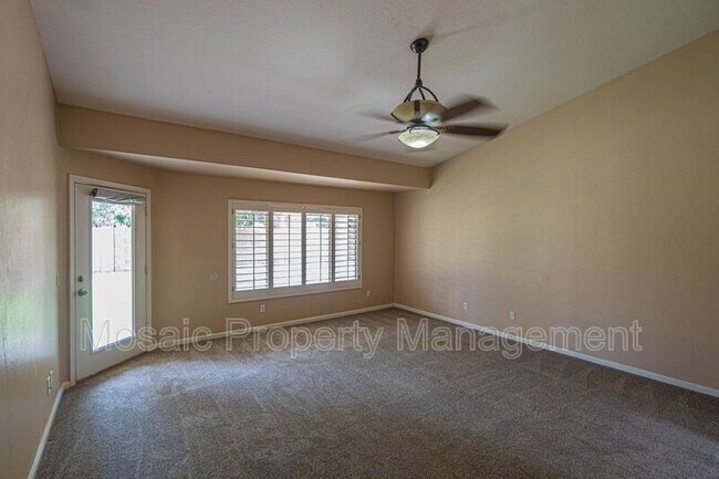 Foto del edificio - 1489 E Oxford Ln